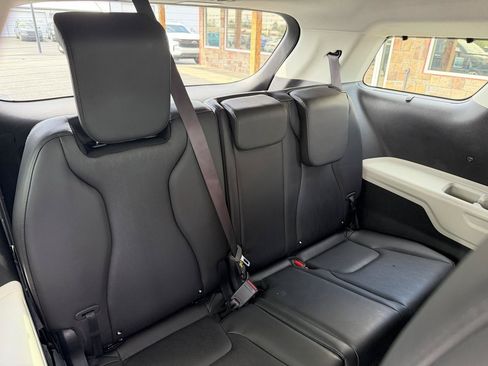 Used 2024 Kia Carnival EX FWD image 21