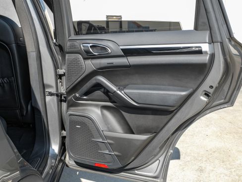 Used 2014 Porsche Cayenne image 43