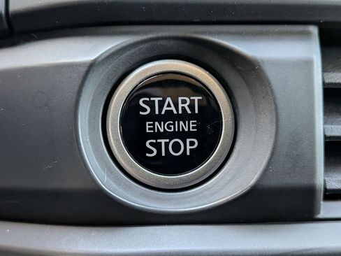 Used 2023 Nissan Pathfinder S image 16