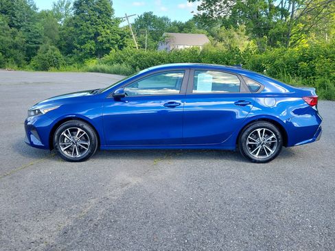 Used 2024 Kia Forte LXS w/ LXS Technology Package FWD image 8