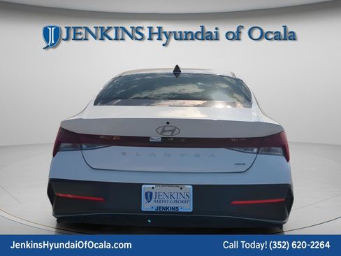 New 2026 Hyundai Elantra Limited FWD image 5
