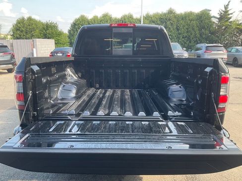 Used 2025 Nissan Frontier SV image 8