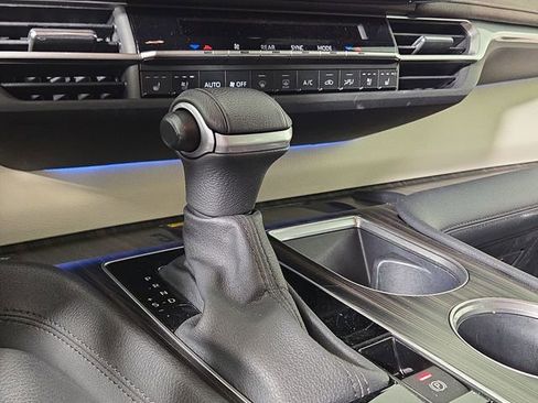 Used 2023 Toyota Sienna Platinum FWD image 23