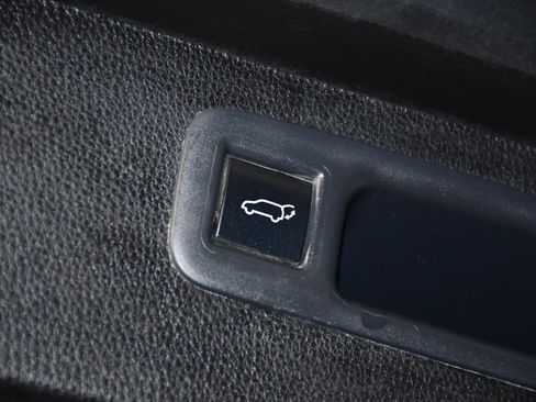 Used 2021 Toyota Highlander XLE image 53