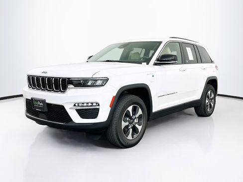 Used 2023 Jeep Grand Cherokee 4WD 4xe image 3