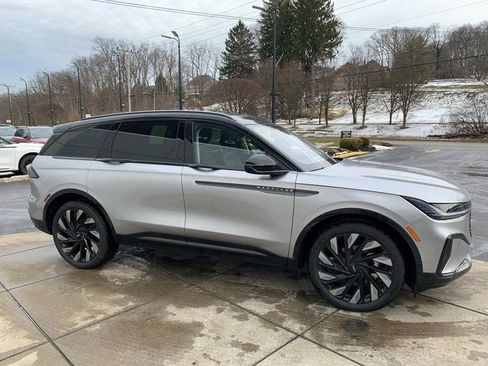 New 2026 Lincoln Nautilus Reserve w/ Jet Appearance Package image 14