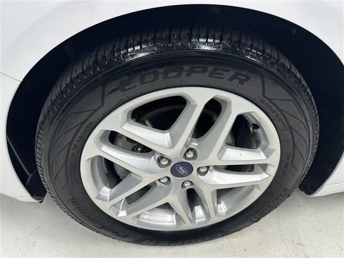 Used 2016 Ford Fusion SE FWD image 15