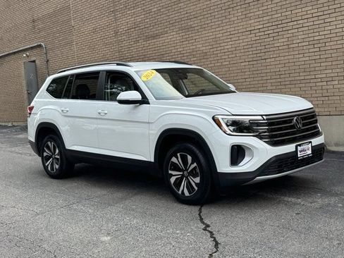 Used 2024 Volkswagen Atlas SE AWD/4WD image 4