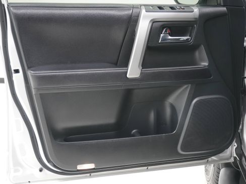 Used 2016 Toyota 4Runner SR5 image 15