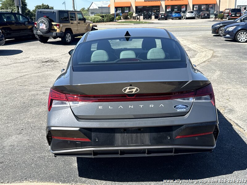 Used 2024 Hyundai Elantra Limited FWD image 6