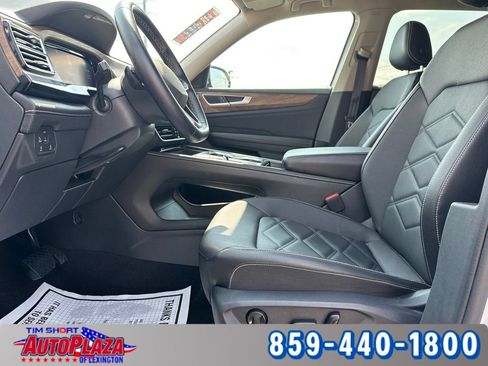 Used 2025 Volkswagen Atlas SE AWD/4WD image 34