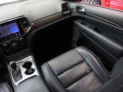 Used 2020 Jeep Grand Cherokee Overland RWD image 14