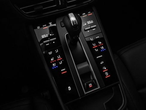 Used 2025 Porsche Macan image 31