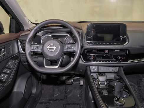 Used 2023 Nissan Rogue SL w/ SL Premium Package image 7