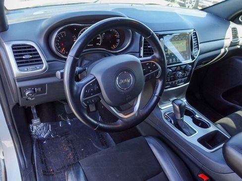 Used 2022 Jeep Grand Cherokee Laredo X image 10