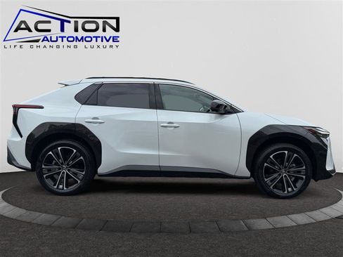 Used 2024 Toyota bZ4X AWD image 9