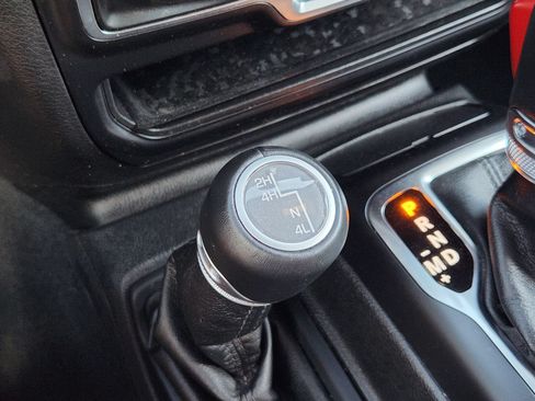 Used 2022 Jeep Wrangler Unlimited Sahara AWD/4WD image 27