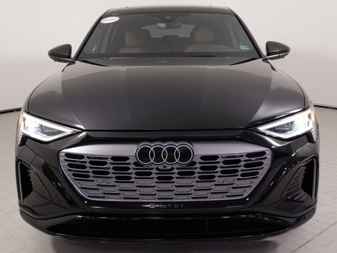 Used 2024 Audi Q8 e-tron Premium Plus w/ Premium Plus Package image 5
