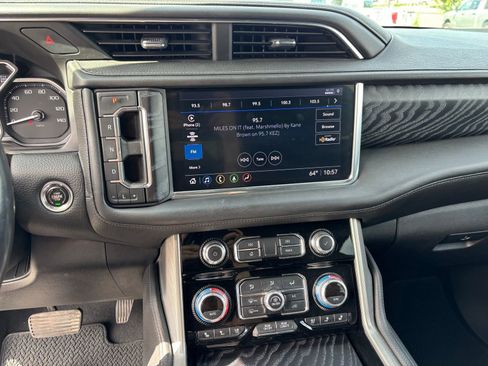 Used 2021 GMC Yukon Denali w/ Denali Premium Package AWD/4WD image 18