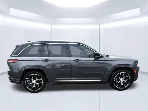 Used 2023 Jeep Grand Cherokee Summit AWD/4WD image 9