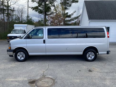 Used 2017 Chevrolet Express 3500 LT w/ LT Preferred Equipment Group image 4