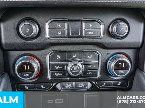 Used 2024 Chevrolet Suburban LT RWD image 44