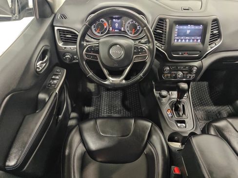 Used 2019 Jeep Cherokee Latitude Plus w/ Comfort/Convenience Group AWD/4WD image 4
