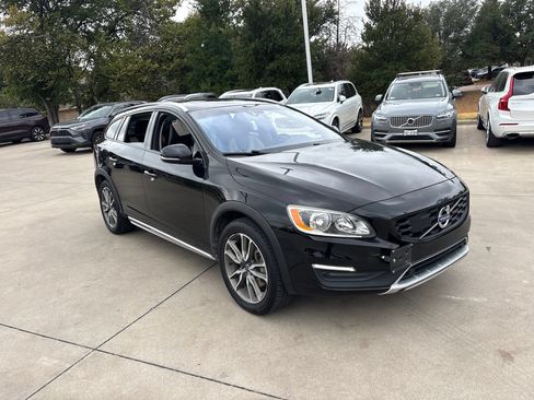 Used 2017 Volvo V60 T5 Cross Country w/ Convenience Package AWD/4WD image 3