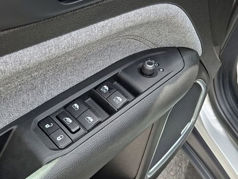 Used 2024 Jeep Compass Latitude w/ Sun and Sound Group AWD/4WD image 19