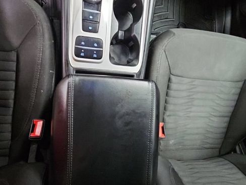 Used 2021 Ford Explorer XLT RWD image 23