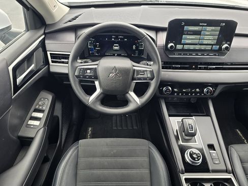 Used 2024 Mitsubishi Outlander SE image 14