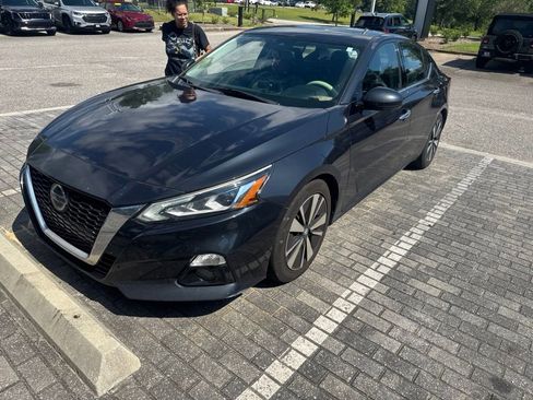 Used 2019 Nissan Altima 2.5 SV FWD image 9