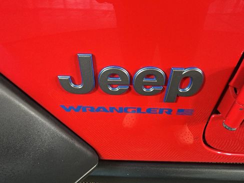 Used 2024 Jeep Wrangler Unlimited Rubicon 4xe AWD/4WD image 11