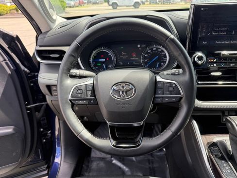 Used 2021 Toyota Highlander Limited AWD/4WD image 12