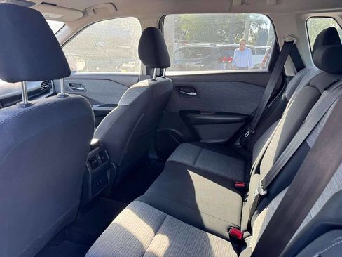 Used 2023 Nissan Rogue SV image 12