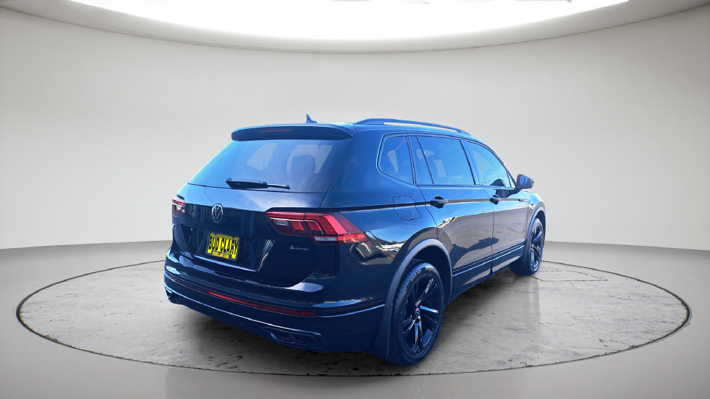 Used 2023 Volkswagen Tiguan SE R-Line AWD/4WD image 5