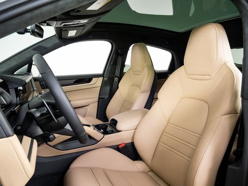 New 2026 Porsche Cayenne Turbo image 5