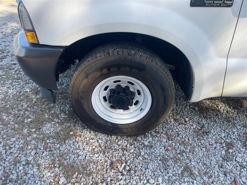 Used 2004 Ford F250 XL image 29