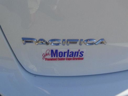 Used 2024 Chrysler Pacifica Limited w/ Trailer Tow Group FWD image 10