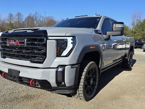 Used 2024 GMC Sierra 2500 AT4 w/ Technology Package image 3