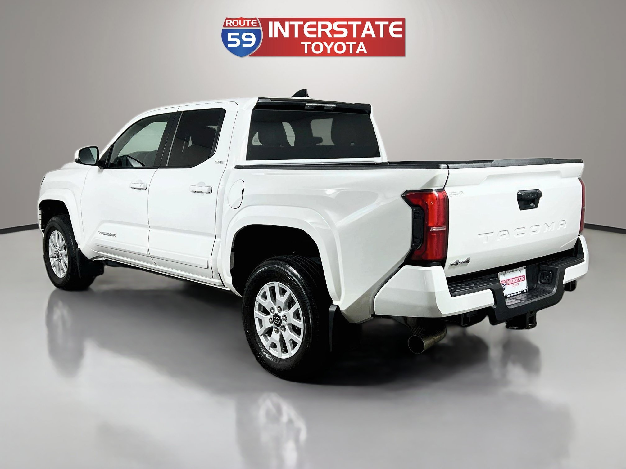 Used 2026 Toyota Tacoma SR5 AWD/4WD image 5