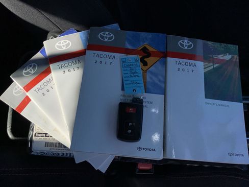 Used 2017 Toyota Tacoma TRD Off-Road image 60