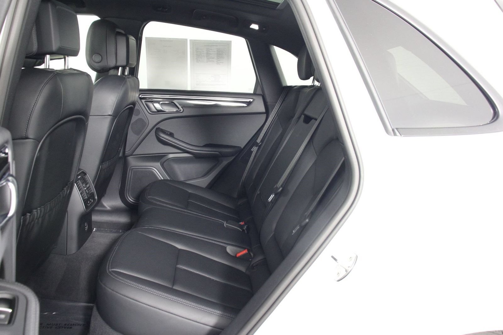 Certified 2026 Porsche Macan AWD/4WD image 33