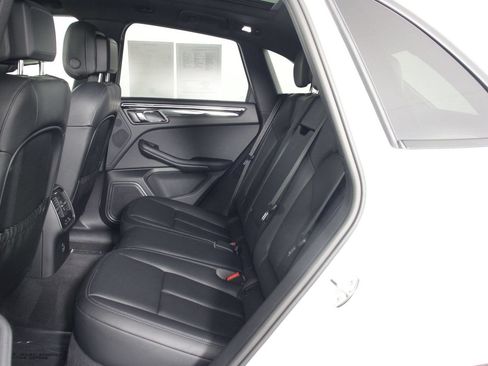 Certified 2026 Porsche Macan AWD/4WD image 33