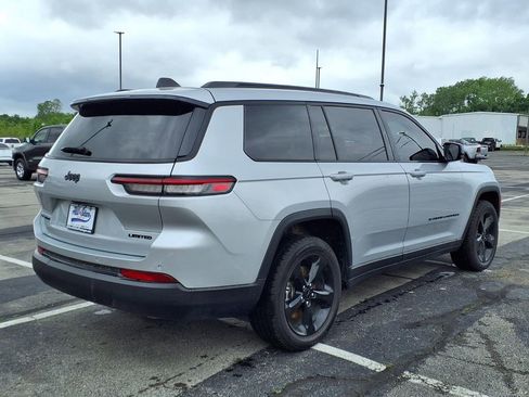 Used 2023 Jeep Grand Cherokee L Limited w/ Black Appearance Package AWD/4WD image 7