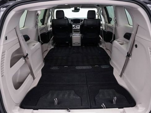 Used 2023 Chrysler Pacifica Touring-L FWD image 41