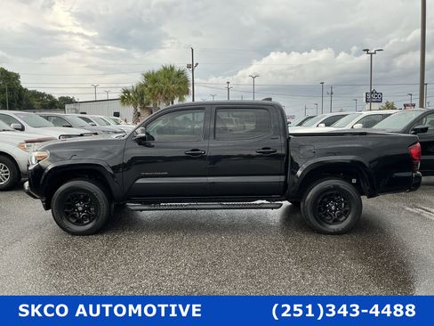 Used 2022 Toyota Tacoma SR5 w/ Technology Package RWD image 2