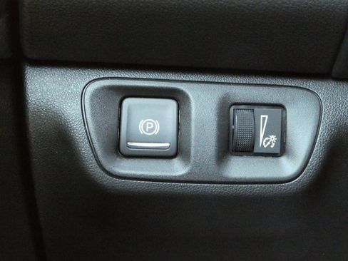 Certified 2023 GMC Acadia SLE w/ Driver Convenience Package image 12