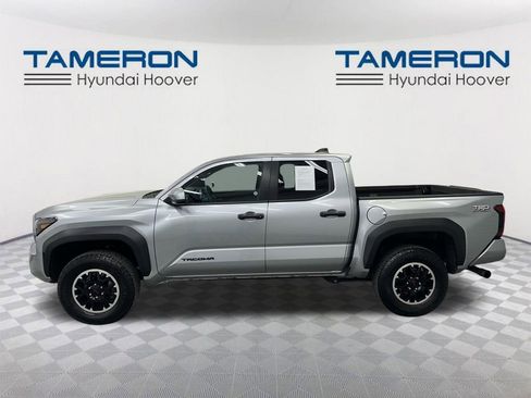 Used 2025 Toyota Tacoma TRD Off-Road image 2