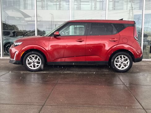 Used 2023 Kia Soul LX w/ LX Technology Package FWD image 6